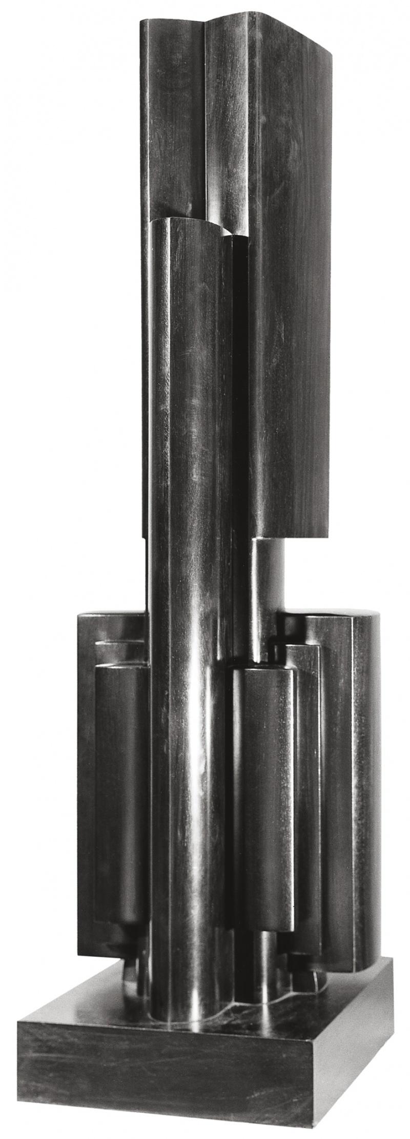 Puissant et Solitaire, 1939